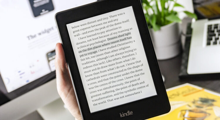 imagem de um kindle com texto em inglês