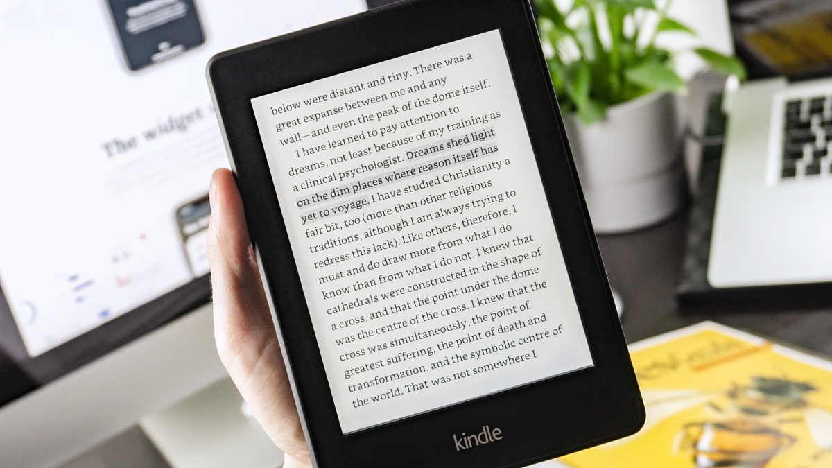 imagem de um kindle com texto em inglês